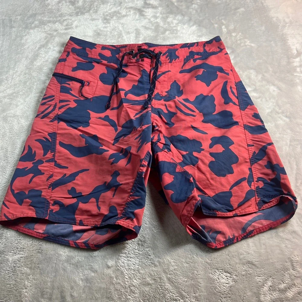 Patagonia Men's 32 Board Shorts Red Blue Camo Abstract Swim Trunks